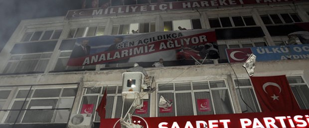 MHP o pankartı bu kez Manisa ve Kars’ta açtı