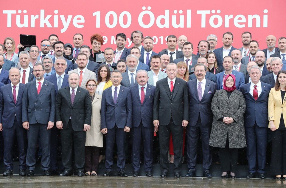 Devletin zirvesi orada!