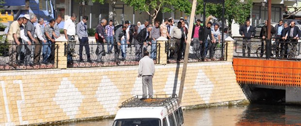 Minibüs Ceyhan’a uçtu