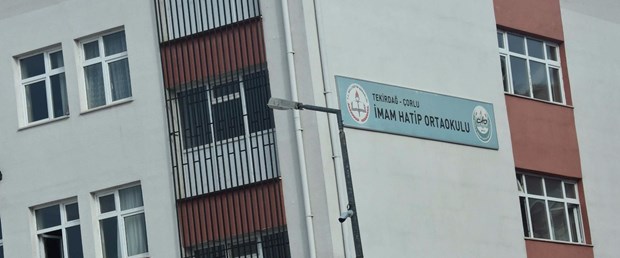 ogrencisini-dovdugu-iddia-edilen-mudur-yardimcisi-hakkinda-sorusturma.jpg