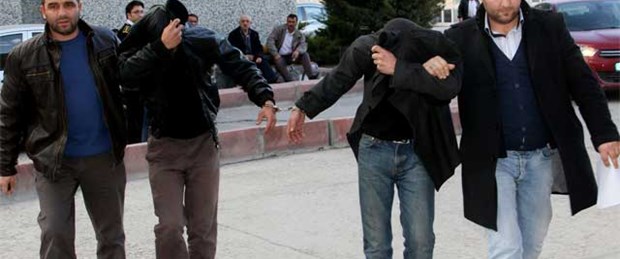 Namaz kılma numarasıyla camiden halı çaldı