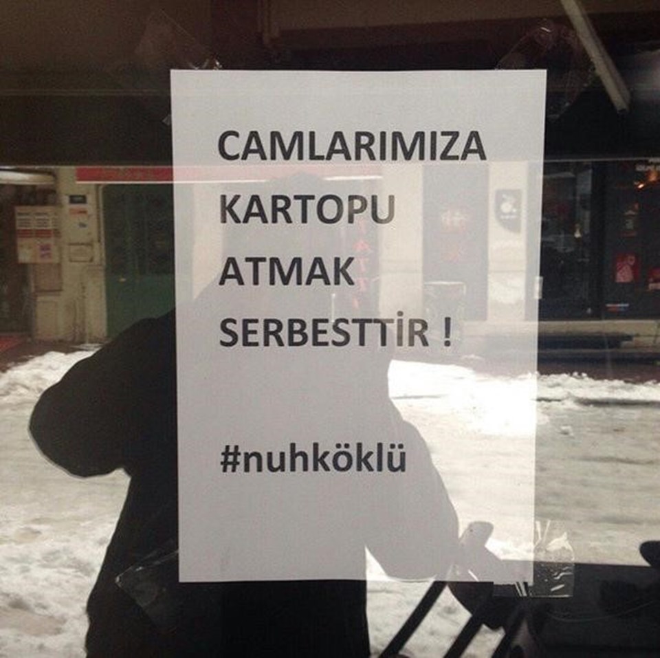 Beyoğlu esnafı başta olmak üzere, İstanbul'un çeşitli yerlerinden kartopu kavgasında ölen Nuh Köklü'ye destek geldi. Twitter/@saatoldu