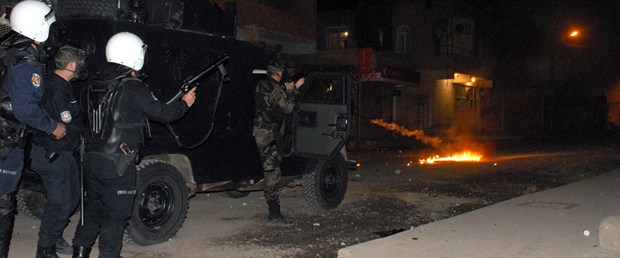 Öcalan gösterisini yağmur bitirdi
