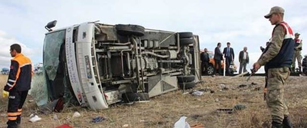 Öğrenci otobüsü devrildi: 43 yaralı