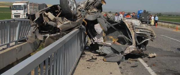 Öğretmen servisi devrildi: 3 ölü, 2 yaralı