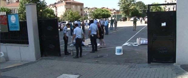 istanbulda-okul-bahcesinde-silahli-kavga.jpg