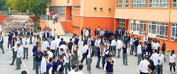 Okulda 'türban baskısı' iddiası