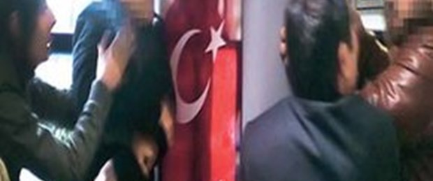 Önce taciz etti sonra yumruk attı