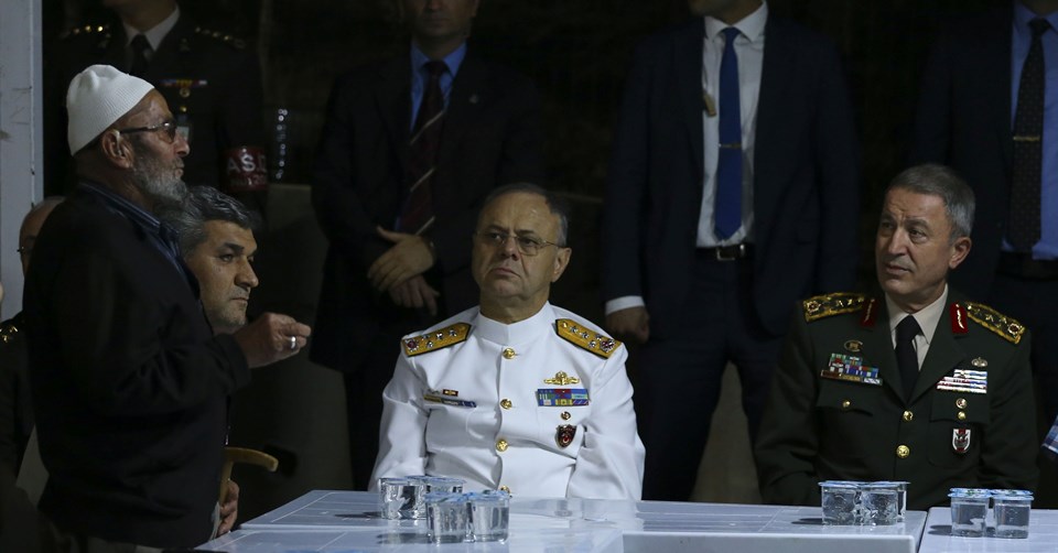 Genelkurmay Başkanı Akar ile Deniz Kuvvetleri Komutanı Oramiral Bülent Bostanoğlu.