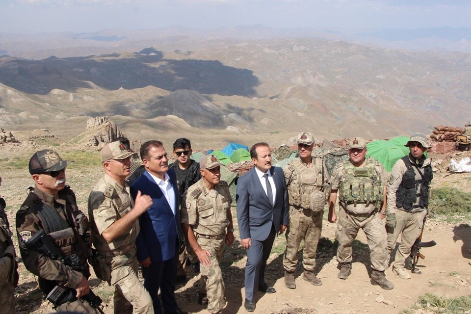 KÖR KANDİL DAĞI'NDA TERÖRİSTLERİN MAĞARASI BULUNDU