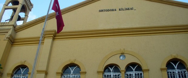 Ortodoks kilisesinden afişli bayram kutlaması