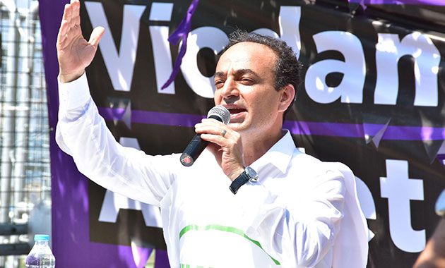 Osman Baydemir'in 1 yıl 5 aylık hapis cezası bozuldu