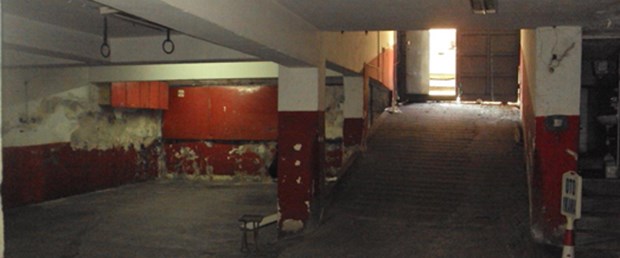 Oto garajdı sanat mekanı oldu