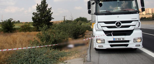 arkadaşının cesedini buldu.jpg