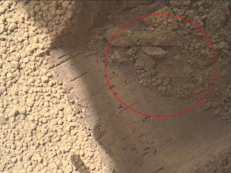 Mars'ta bulunan parlak cisimlerden birkaçına örnek.