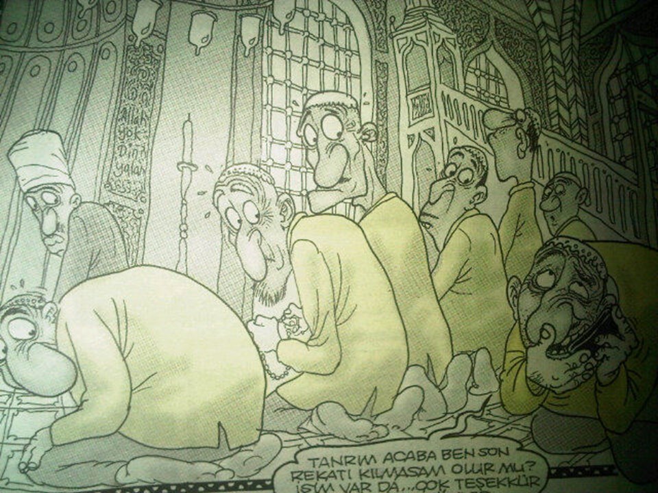 Karikatürün solunda yer alan "Allah yok, din yalan" ifadesi protestolara sebep olmuştu.