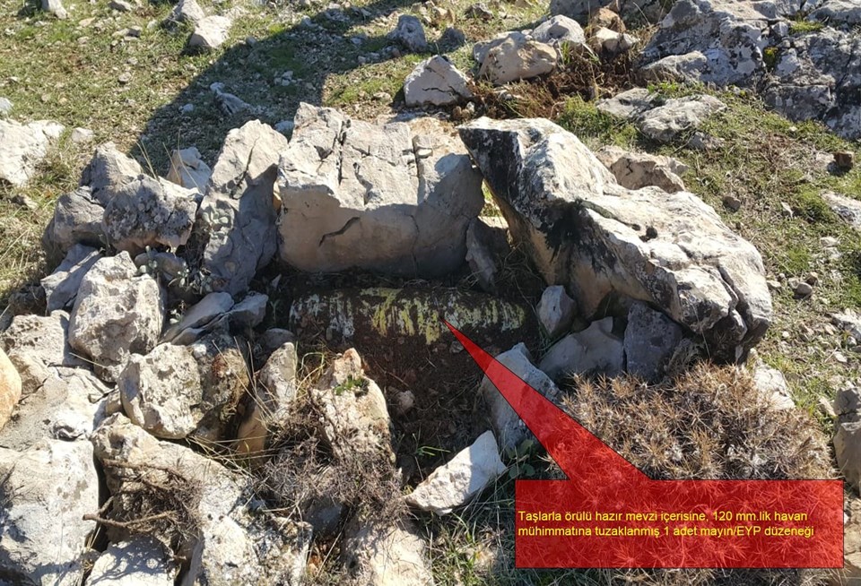 PKK'lı teröristlere ait 3 katlı 5 odalı sığınak bulundu