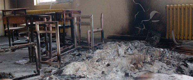 PKK’lılar bir okul daha yaktı