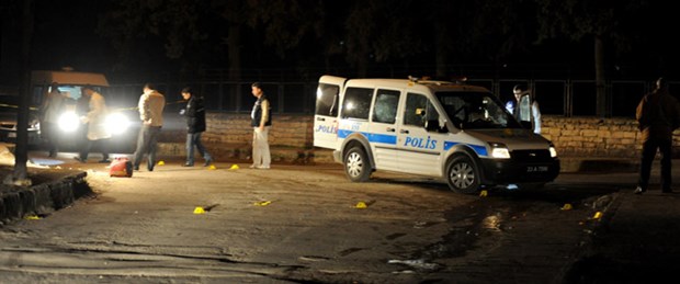 Polis aracına pompalı tüfekle pusu