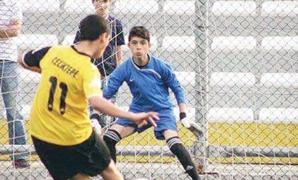 2 yıl önce annesini kaybeden Ömer Barış, Ayazağaspor futbol takımında kaleciydi.