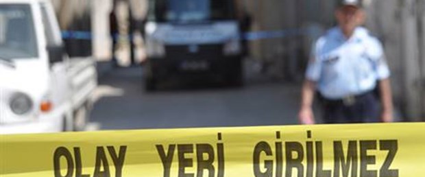 Polis memuru aracında ölü bulundu