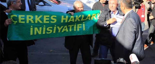 Putin'e Çerkes protestosuna gözaltı