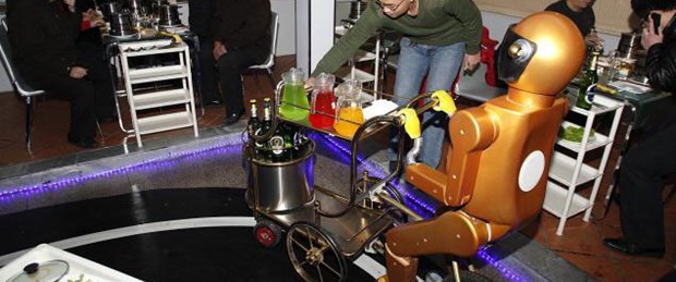 Robot garsonlar iş başında