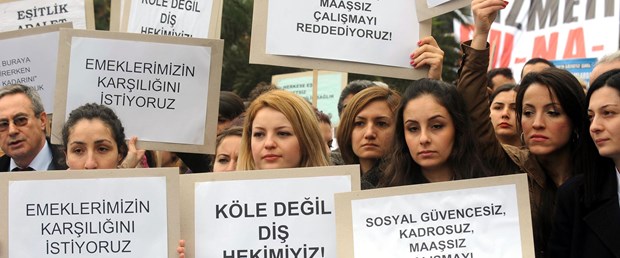 Sağlık çalışanları iş bıraktı