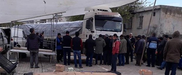şanlıurfa pazara dalan tır.jpg