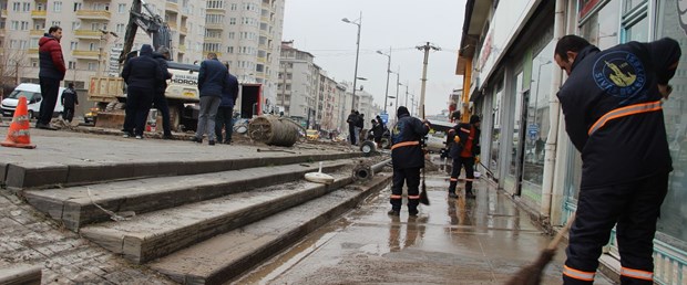 işyerlerini su bastı.jpg