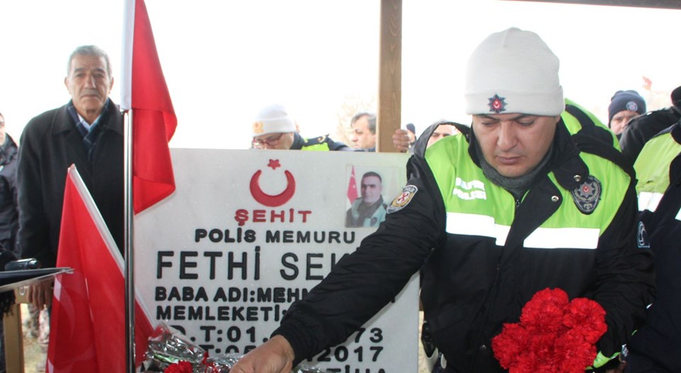 Şehit Fethi Sekin kabri başında anıldı Şehit Fethi Sekin kabri başında anıldı