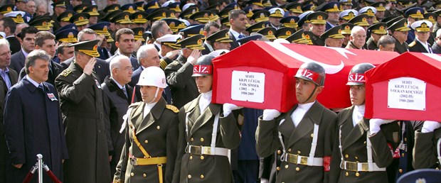Şehit pilotlar törenle uğurlandı