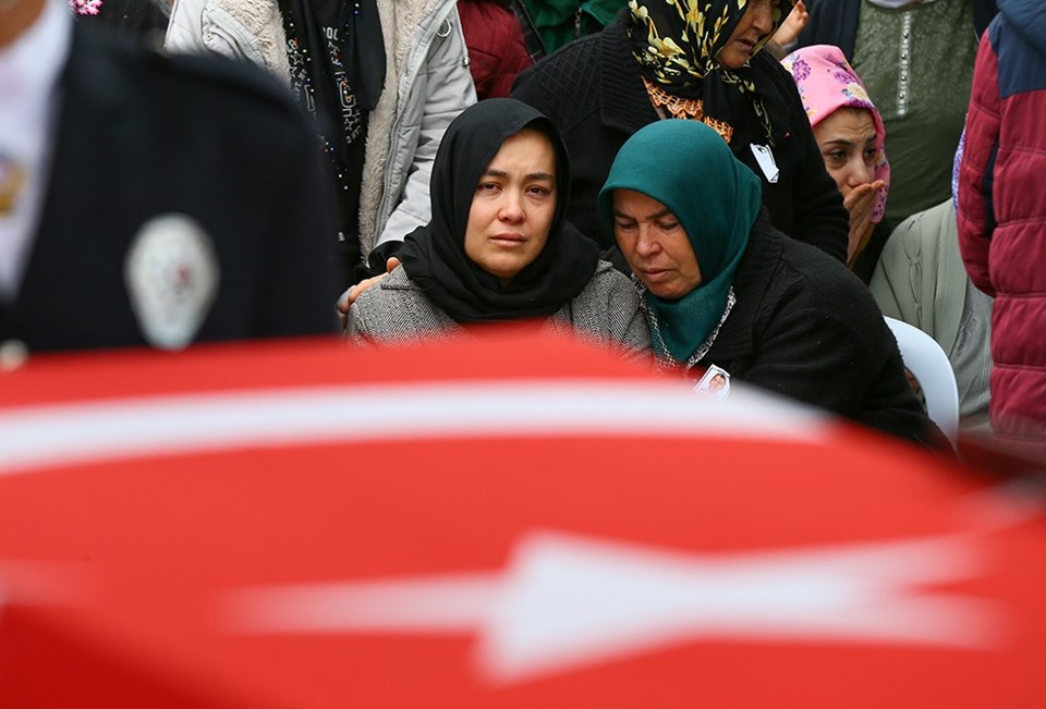 Şehit polisin 18 Aralık'ta cenaze töreninden - şehidin eşi