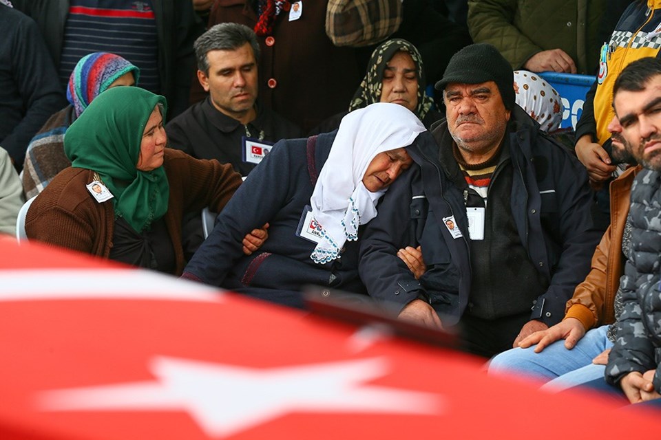 Şehit polisin 18 Aralık'ta cenaze töreninden - şehidin anne ve babası