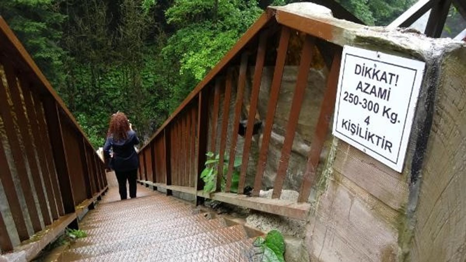 Doğa Koruma ve Milli Parklar Rize 12’inci Bölge Müdürü Mustafa Bulut, doğayla uyumlu olarak inşa edilen merdiven sayesinde dere yatağına kadar inen turistlerin şelaleyi daha iyi bir açıdan izleme imkanına kavuştuğunu söyledi.