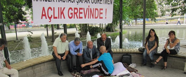Sembol öğretmen'e ölümünden 6 ay sonra ceza
