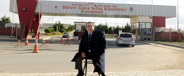 ek-fotograflar-gazeteci-mete-akyoldan-silivri-cezaevi-onunde-umut-nobeti_9861_dhaphoto9.jpg