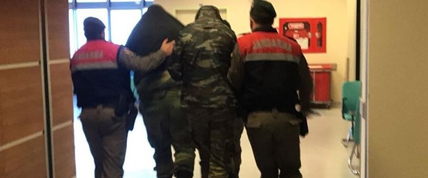 sınırı geçen yunan askerler.jpg
