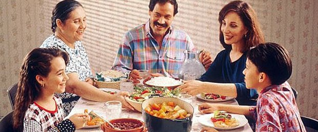 Sofradaki sohbet tehlikeden uzaklaştırıyor