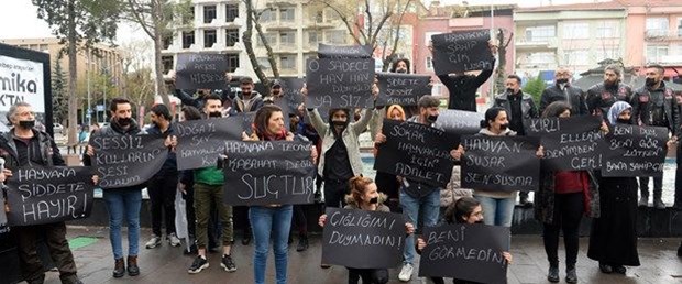usakta-hayvanseverlerden-sessiz-protesto.jpg