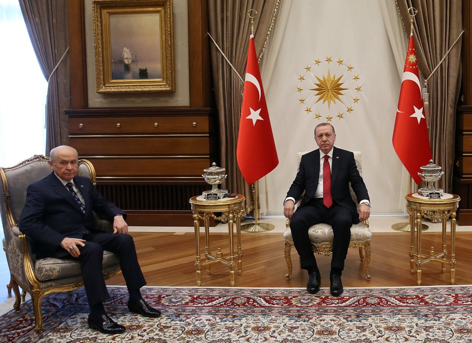 Erdoğan, Bahçeli ile Beştepe'de yarım saatlik görüşme gerçekleştirdi.

