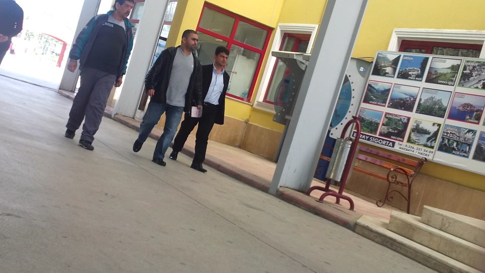 Suriye'de yakalanarak Türkiye getirilen Yusuf Nazik (sağda)