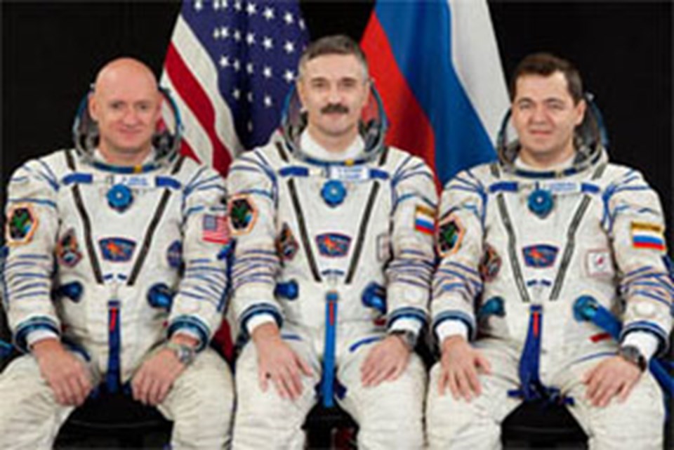 Uluslararası Uzay İstasyonu'nda şu anda görev yapan Scott Kelly, Alexander Kaleri ve Oleg Skripochka.