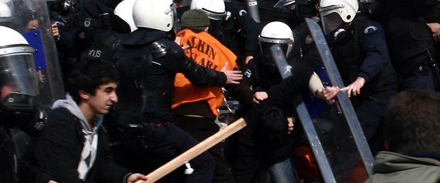 Su Forumu'nu protesto yürüyüşünde gözaltı