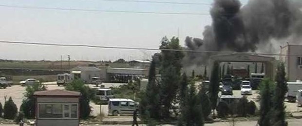Suriyeliler Akçakale'de ateş açtı: 1 polis şehit