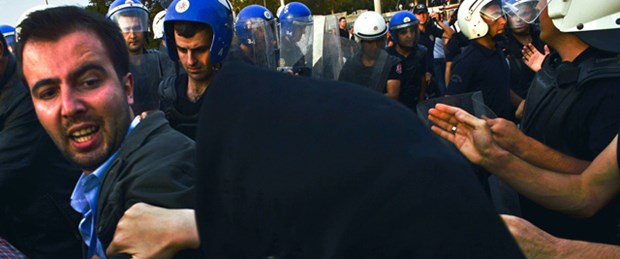 Taksim'de müdahale ve gözaltı