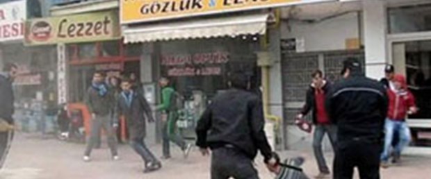 Taraftarlar birbirine girdi