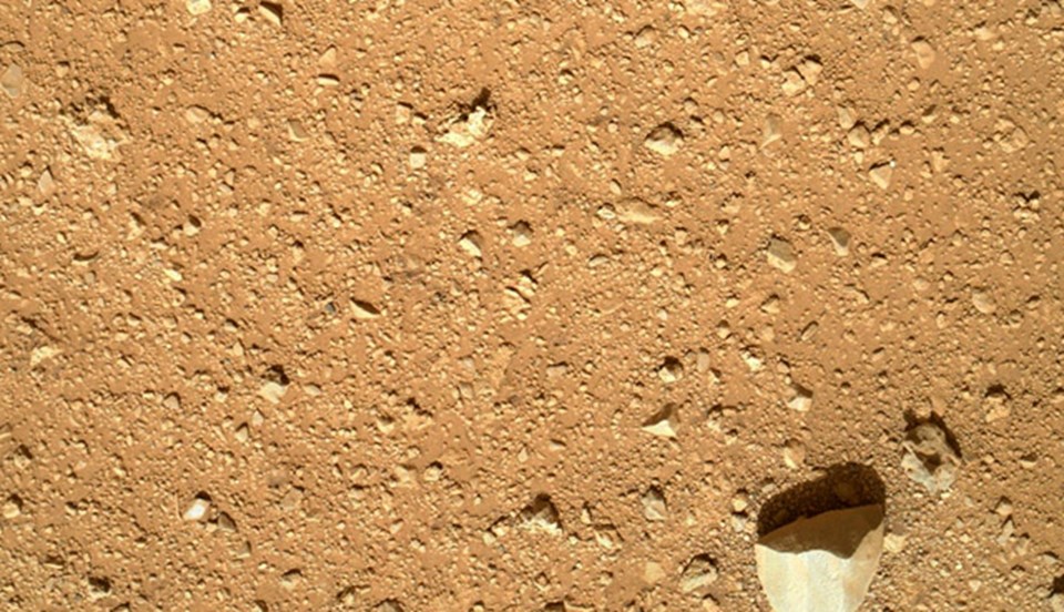 Curiosity'nin 8 Eylül'de çektiği, Mars yüzeyine ait bir fotoğraf.