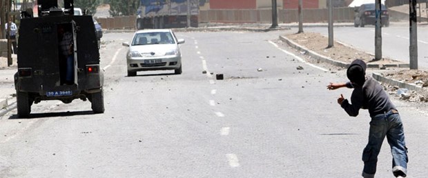 'Taş atan çocuklar' Meclis'ten geçti
