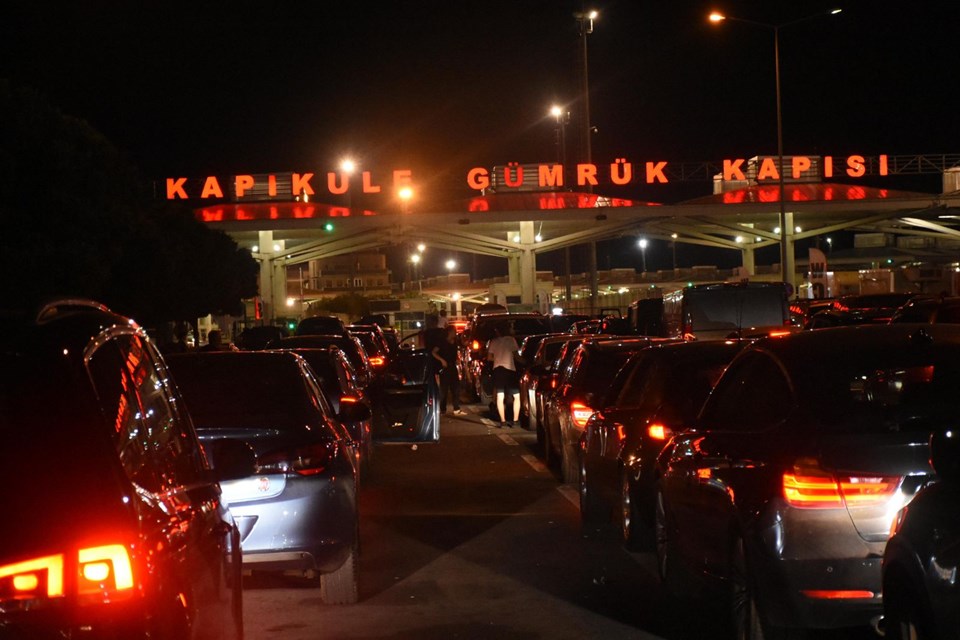 SINIR KAPILARINDA GURBETÇİ KUYRUĞU